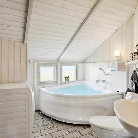 Feriehus Amazing In With Sauna